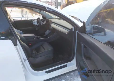 2020 Tesla Model Y Long Range Dual Motor All-Wheel Drive z USA, uszkodzony, nr VIN 5YJYGDEE3LF017097